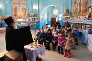 Школьники посетили сельский храм