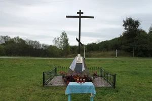 Соборное богослужение у Поклонного креста в селе Старый Ропск