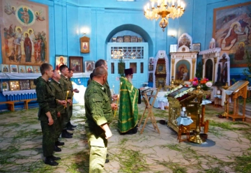 Молебное пение и поздравление в юбилейный День пограничника Молебное пение и поздравление в юбилейный День пограничника
