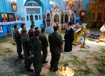 Молебное пение и поздравление в юбилейный День пограничника Молебное пение и поздравление в юбилейный День пограничника