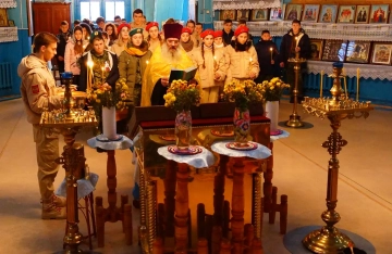 Встреча волонтеров и юноармейцев в храме Встреча волонтеров и юноармейцев в храме