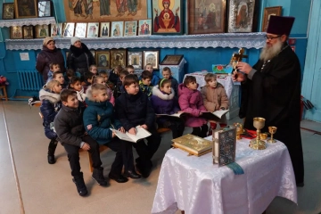 Школьники посетили сельский храм Школьники посетили сельский храм