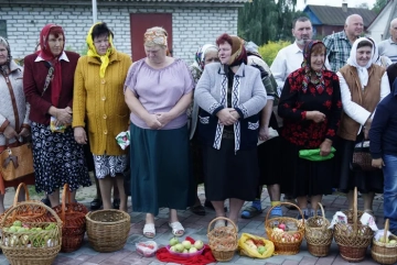 Освящение плодов в храме Освящение плодов в храме