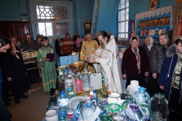 Климовское благочиние. Великое освящение воды и раздача просветительских листовок о Крещенской воде в Сачковичах