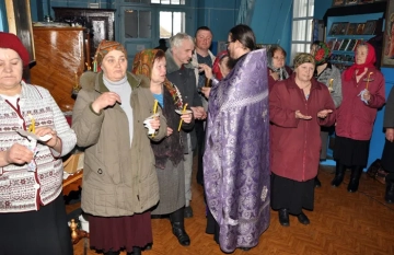 Совершение таинства Елеосвящения в храме Совершение таинства Елеосвящения в храме