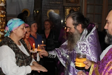 Иерей Илия Вакарюк в храме в честь Чуда Архистратига Михаила в Хонех г. Новозыбкова в числе духовенства Новозыбковского благочиния, сослужил благочинному округа протоиерею Владимиру Похожай, при совершении таинства Елеосвящения