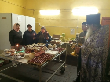 Освящение куличей на хлебокомбинате